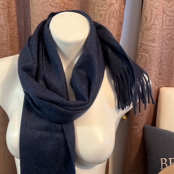 %100 Cashmere scarf! - Picture 3 of 5